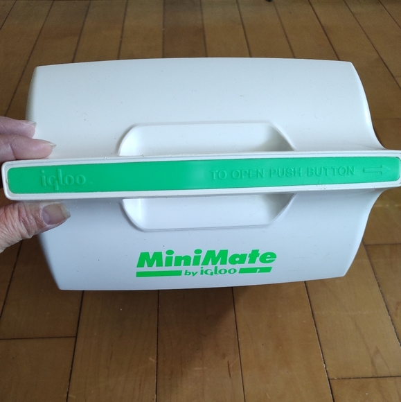 Igloo MiniMate Cooler Purple and White - Picture 2 of 6